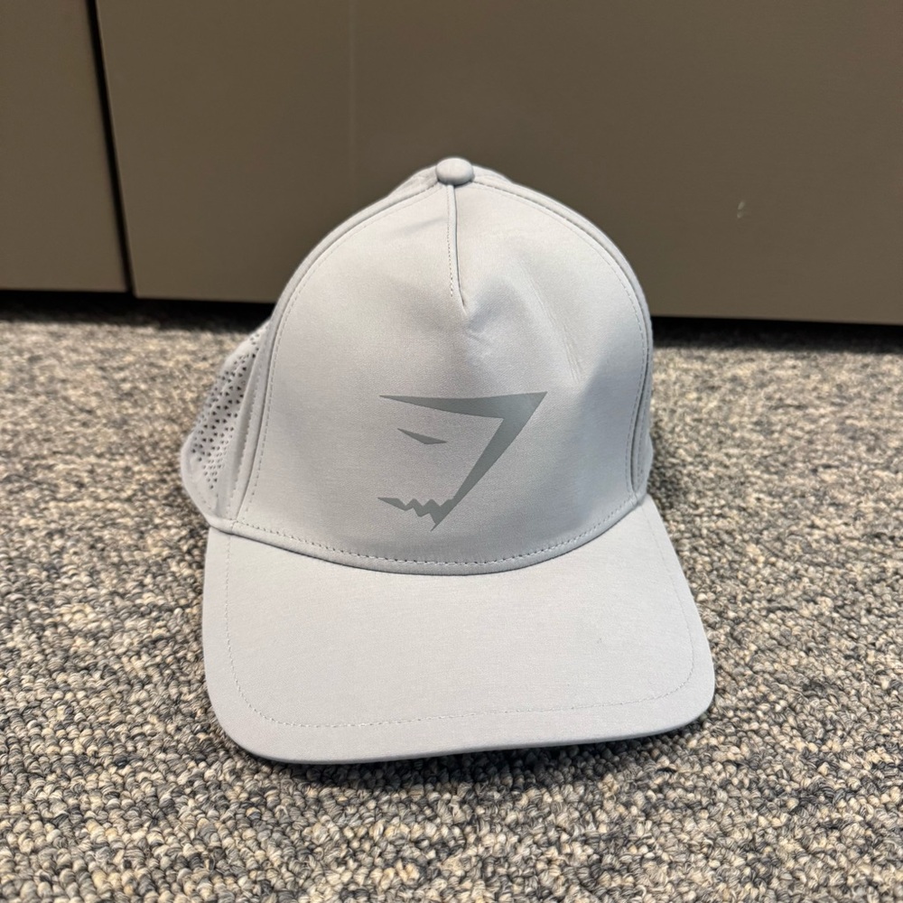Gymshark mesh trucker hat light gray NWT